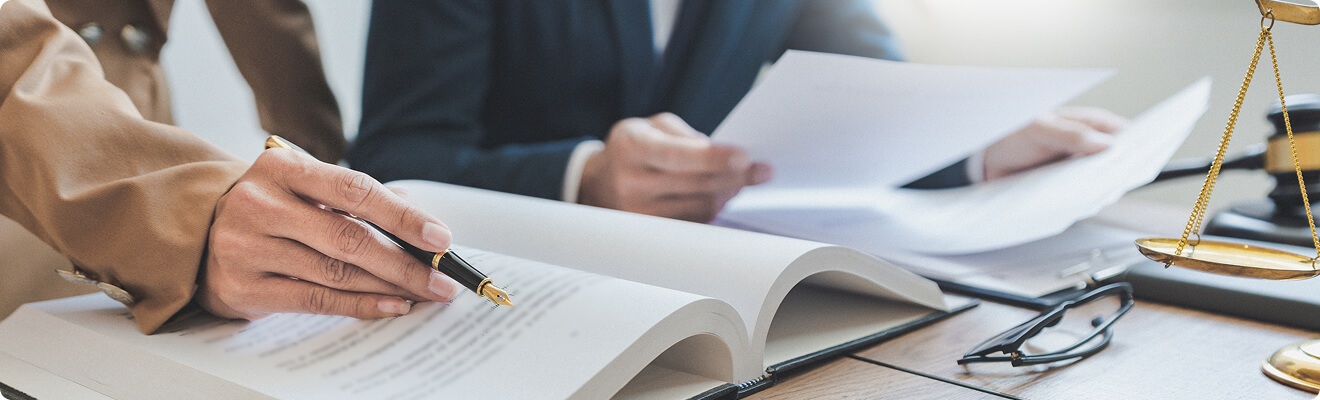 avicats livre droit balance